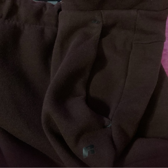 2PK RUSSELL ATHLETIC WEAR, SIZE 3X 1 PR SWEATPANTS AND 1 PR ATHLETIC SHORTS - Picture 3 of 7